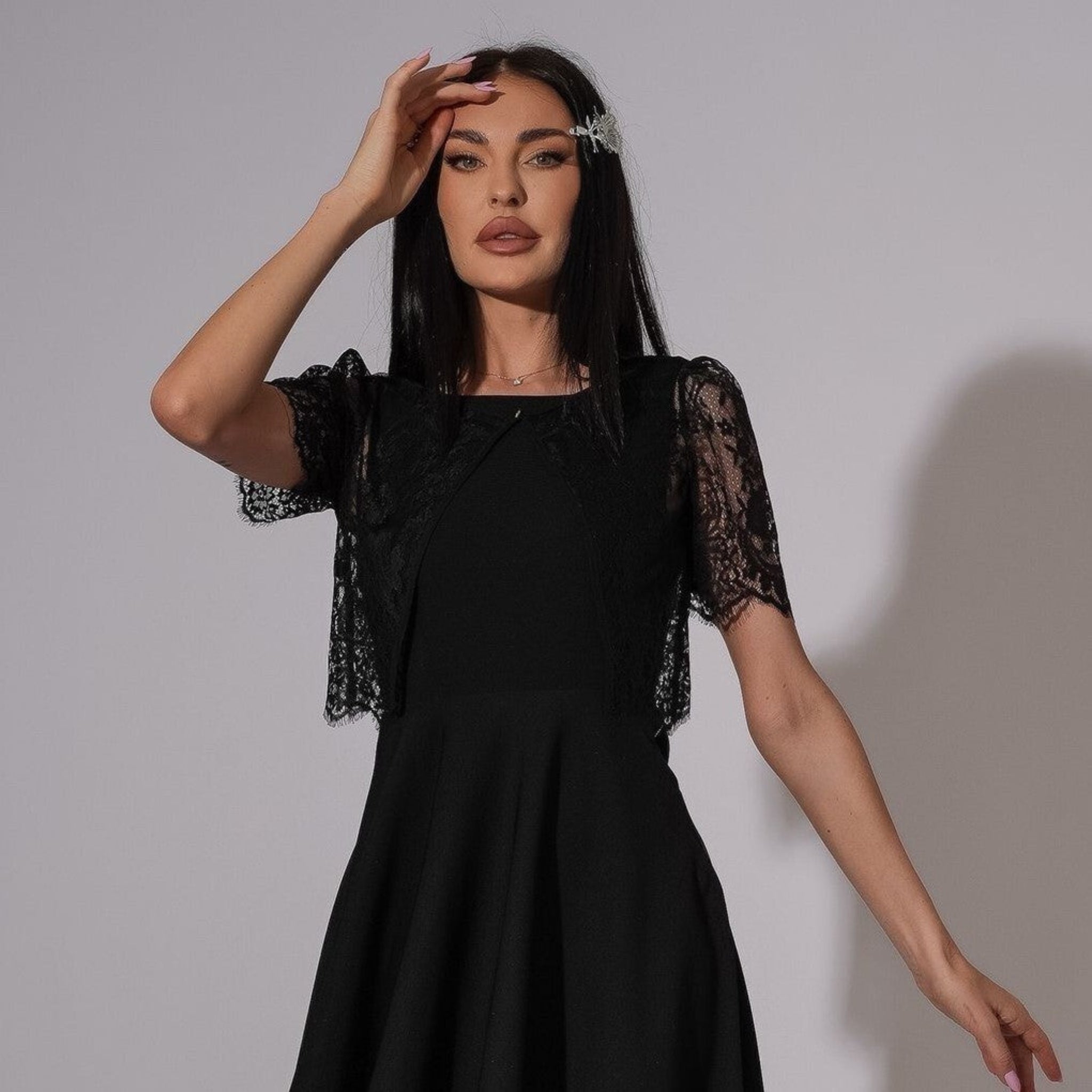 Bolero din dantela neagră